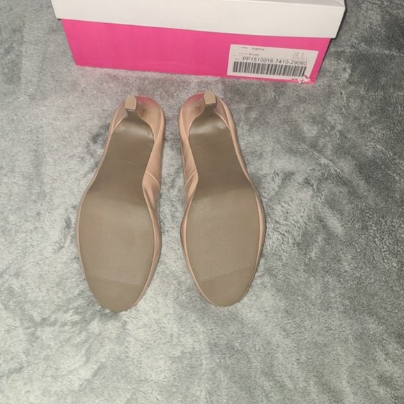 Heels - Picture 2 of 3